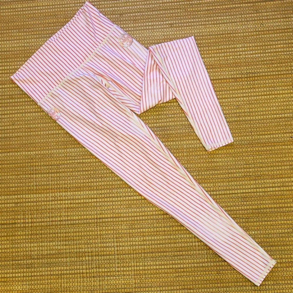TEEKI yoga pants. Made of recycled plastic!!